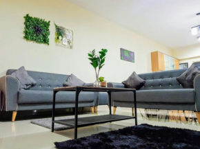 Puchong Setiawalk 8-12 pax 5min LRT Cozy Apartment